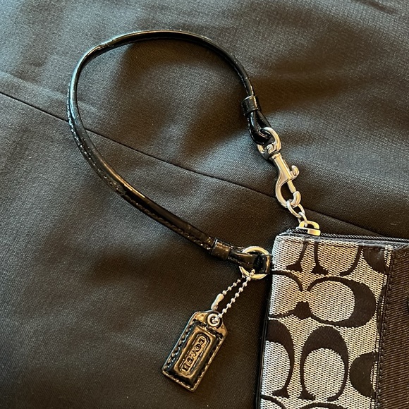 Coach classic signature canvas wristlet EUC - Picture 3 of 13